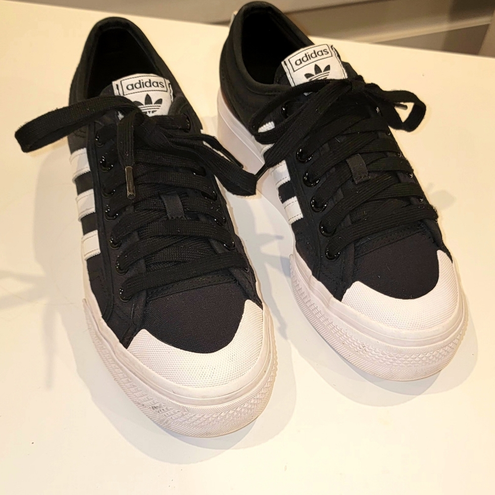 Women's Adidas black NIZZA canvas, platform sneakers, size 9M